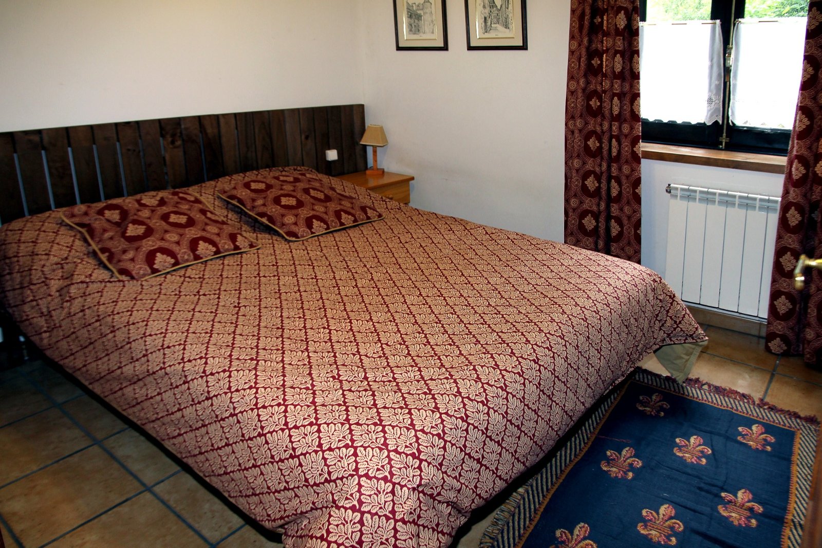 Dormitorio con cama de matrimonio · Apartamento en Unha